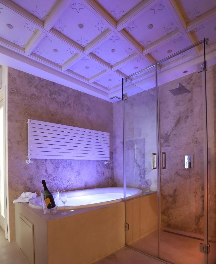 Palazzo Stapane Home Suite 9 - Luxury Living Монополи Экстерьер фото