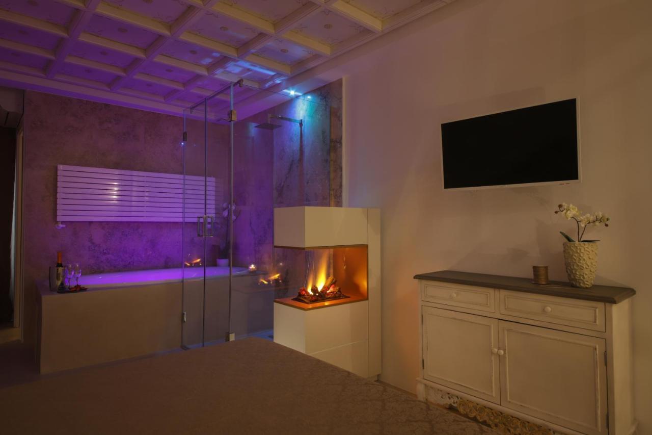 Palazzo Stapane Home Suite 9 - Luxury Living Монополи Экстерьер фото